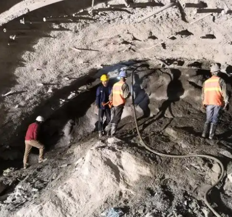 中江拱顶带模注浆料的施工流程及注意事项